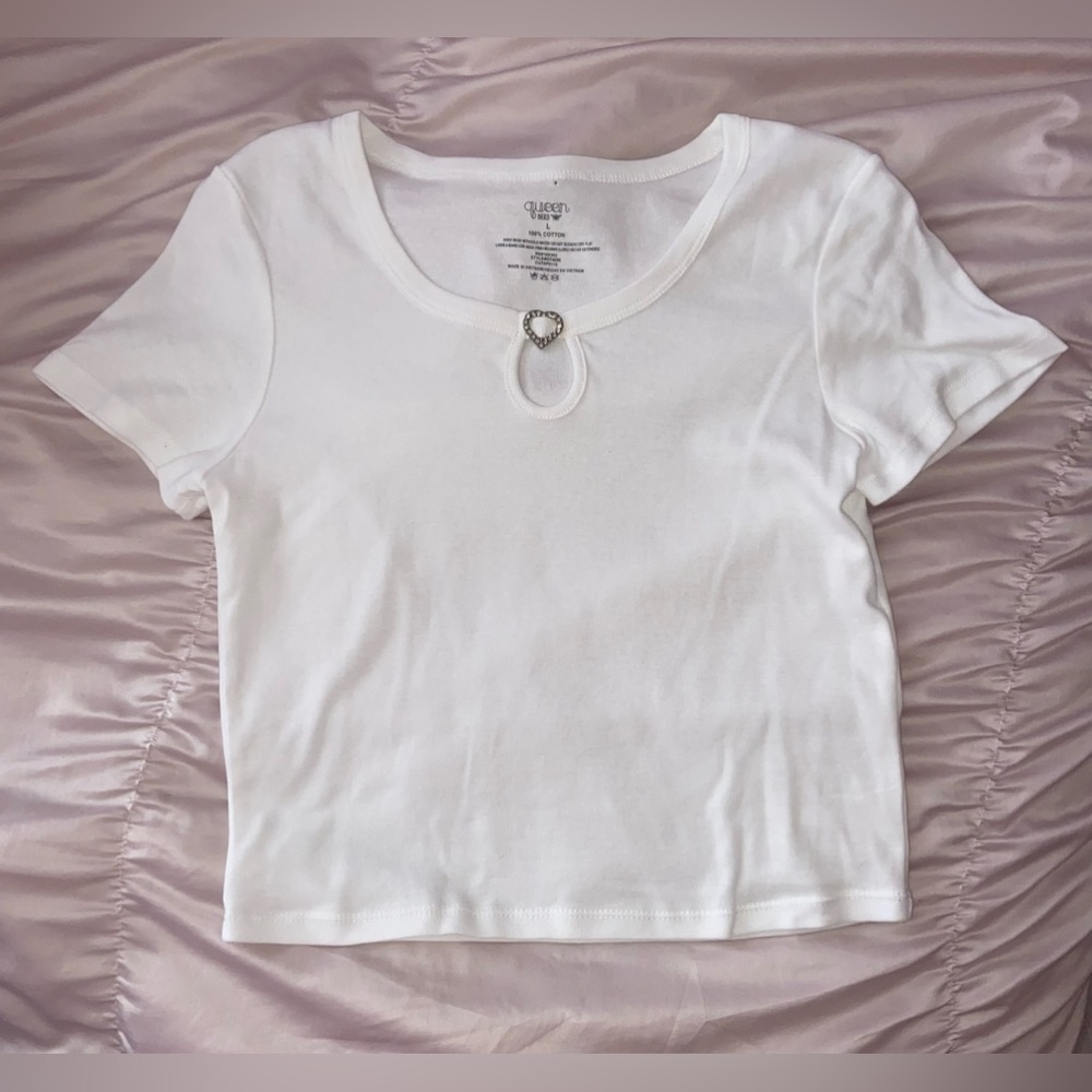 White cropped tee with silver rhinestone heart